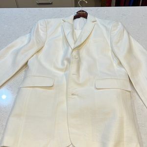 Creme linen suit.